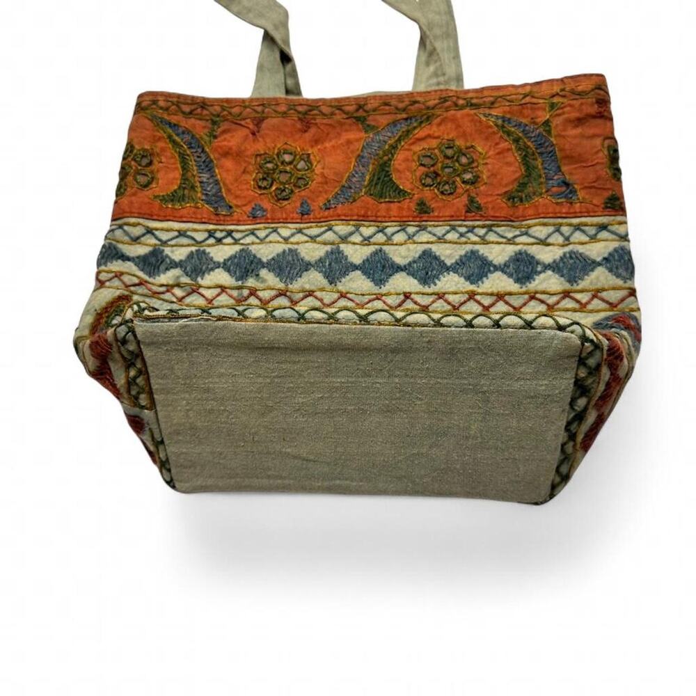 Hand Embroidered Vintage Tote - Purse Bag Featuring Traditional Kitchener - Picture 4 of 6